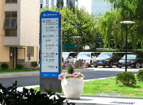 祥云哪些因素影响宣传栏的制作？